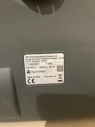 Aspiradora Ufesa gris con tubo