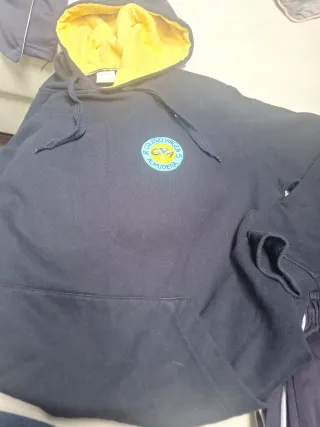 Chándal escolar azul y amarillo