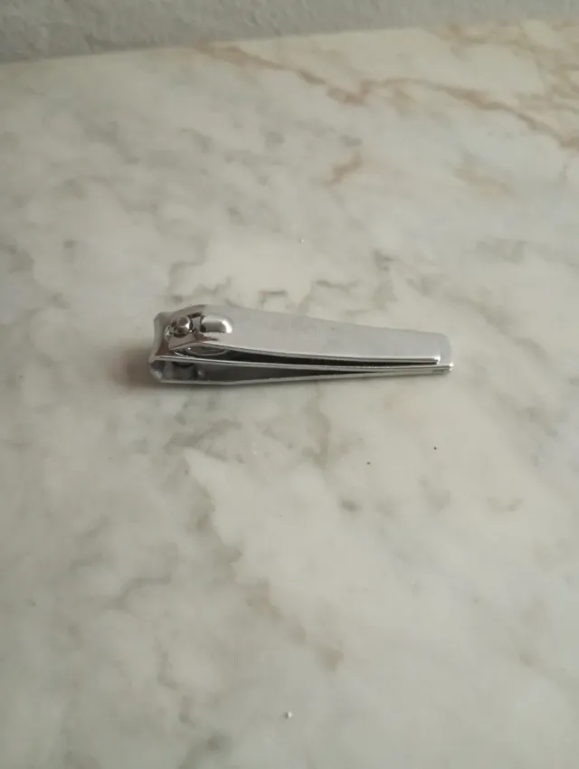 Cortaúñas pequeño de metal