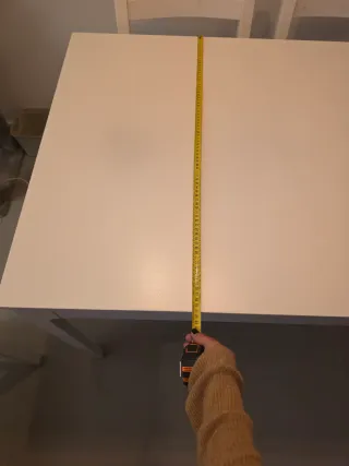 Mesa extensible y 4 sillas de madera Ikea.