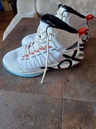 Zapatillas Baloncesto Tarmak n40 NUEVAS