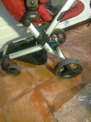 Carro Jane, cuco y maxicosi rojo