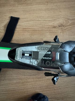 Esquís Volkl 173cm un sky tiene la fijacion rota