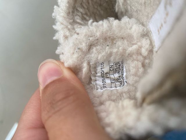 Zapatillas Zara Home niña T.29 forradas borreguito