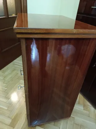 Máquina de coser Alfa negra y dorada