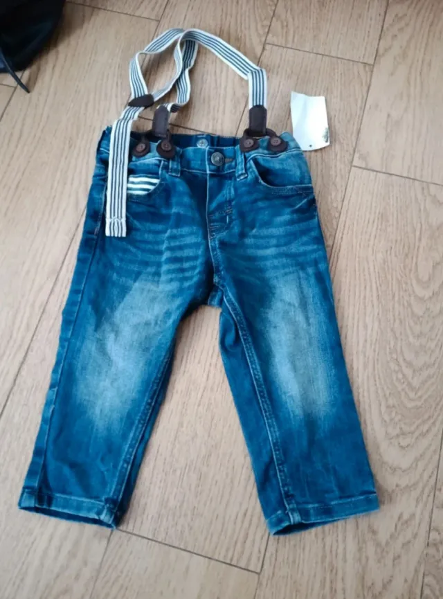 Pantalón vaquero 9/12 meses con tirantes