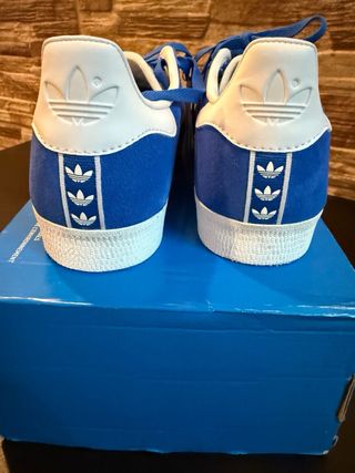 Zapatillas Adidas Gazelle Azul y Blanco