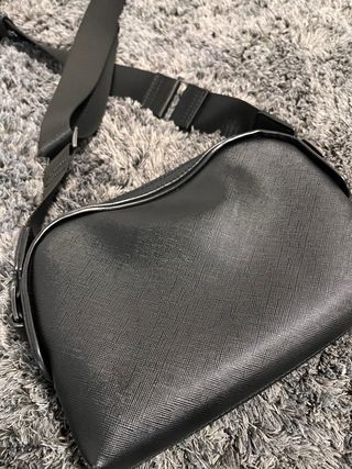 Riñonera Guess Negra