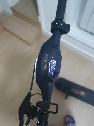 Patinete Eléctrico Red Bull Racing