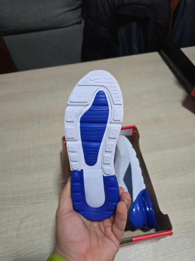 Nike Air Max 270