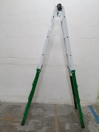 Escalera plegable aluminio y verde