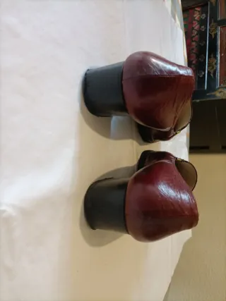 Zapatos de piel marrón tacón cuadrado