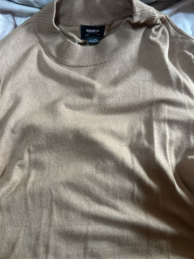 Sudadera Pull&Bear marrón cuello alto