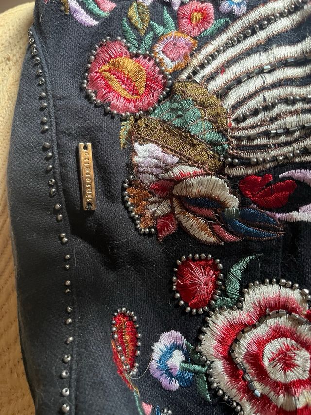 Chaqueta vaquera bordada multicolor