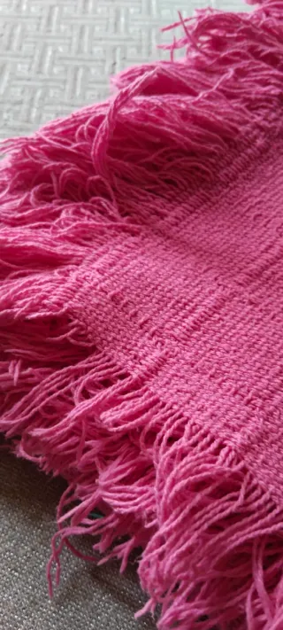 Manta cubresofa rosa