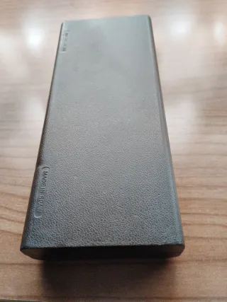 Dos bolígrafos metálicos plateados