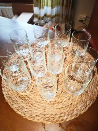 Conjunto de 6 vasos un poco más altos  y el resto