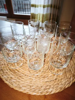 Conjunto de 6 vasos un poco más altos  y el resto