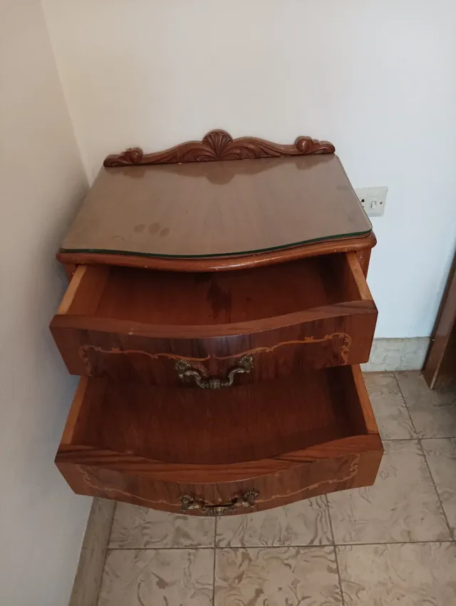 Tocador de madera con cristal