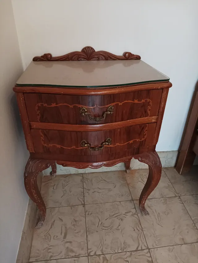 Tocador de madera con cristal