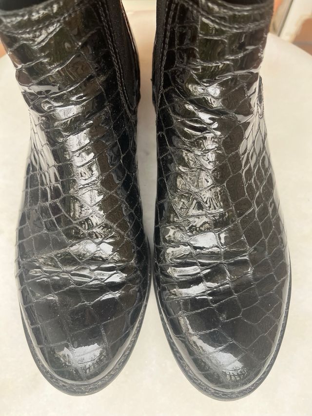 Botines charol negro Gino Rossi T.38