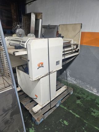 Formadora de barras de mueble