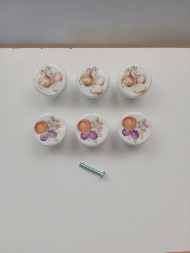 6 pomos de porcelana con frutas