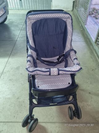 Passeggino blu e grigio