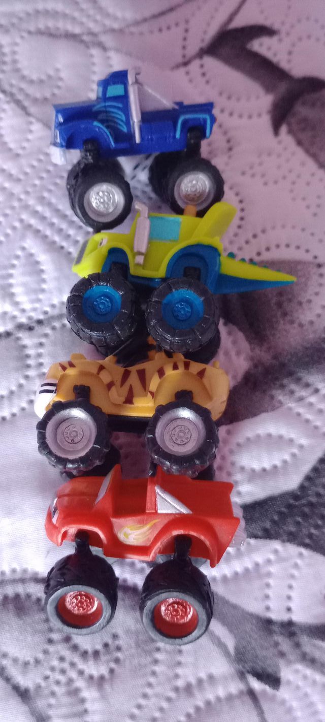 Blaze y los Monster Machines - 4 coches