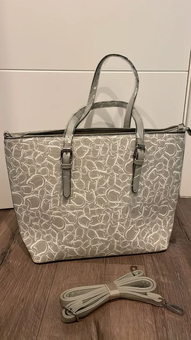 Bolso grande gris y blanco