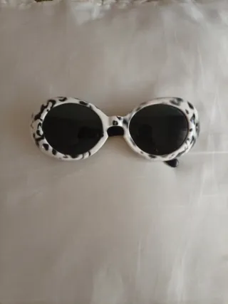 Occhiali da sole anni 60 bianchi e neri