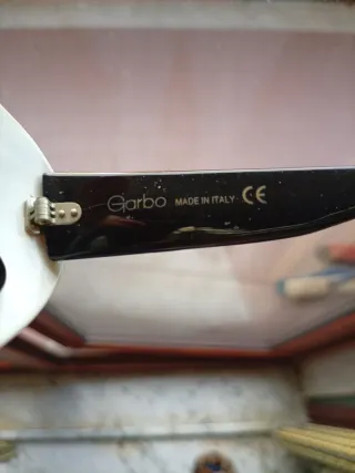 Occhiali da sole anni 60 bianchi e neri