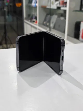 Samsung Galaxy Z Flip5 256GB Gris