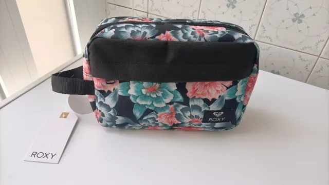 Estuche Roxy floral ,para