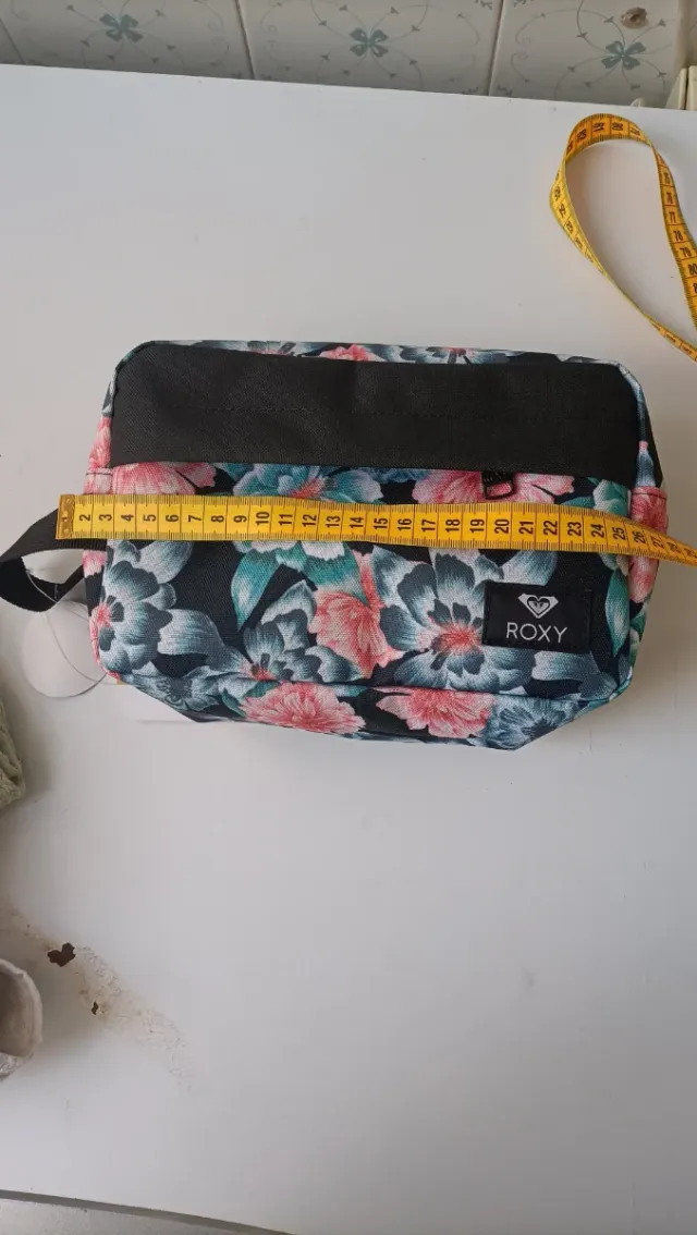 Estuche Roxy floral ,para