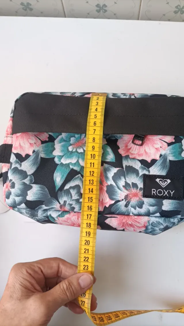 Estuche Roxy floral ,para