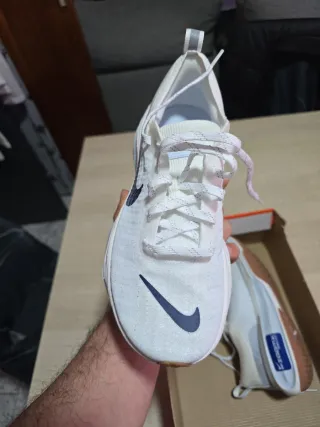 Nike ZoomX Invincible Run FK 3 Blancas