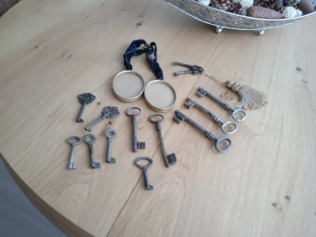 Lote llaves y portarretratos antiguos