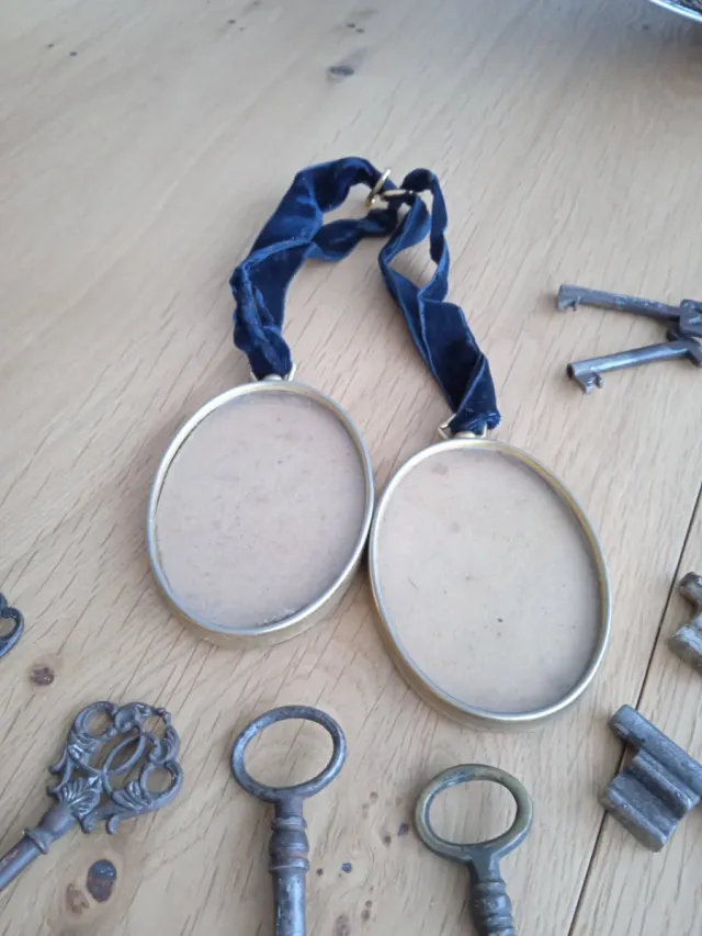 Lote llaves y portarretratos antiguos