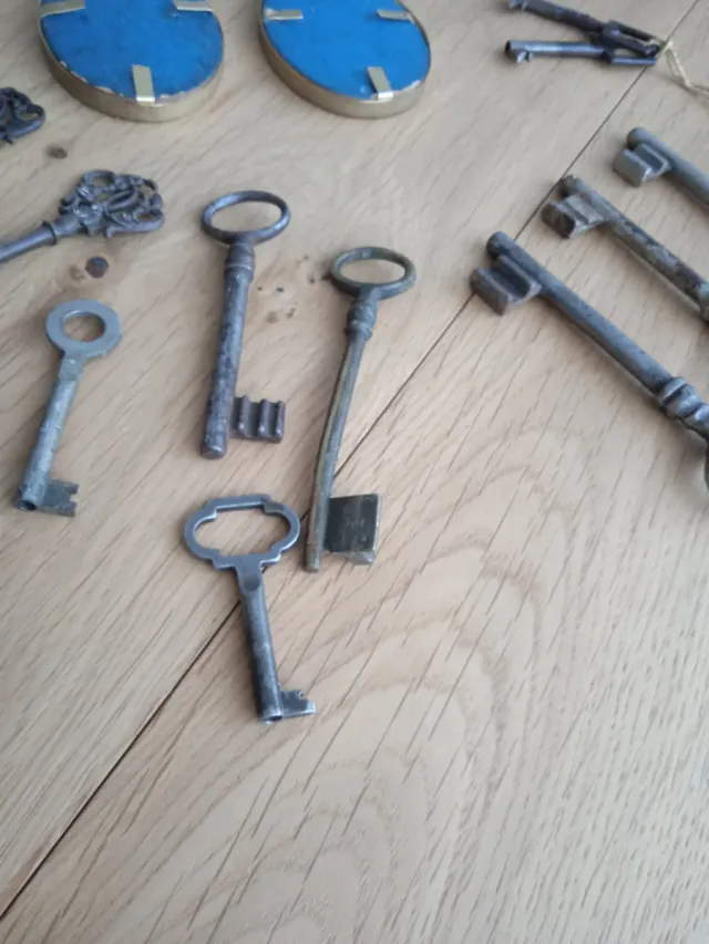 Lote llaves y portarretratos antiguos