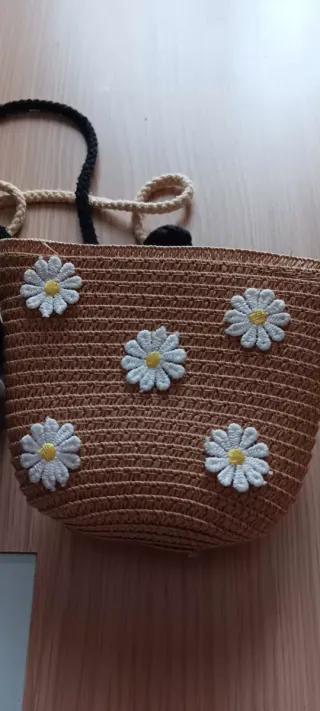 Dos bolsitos de niñas con flores los dos 15 euros