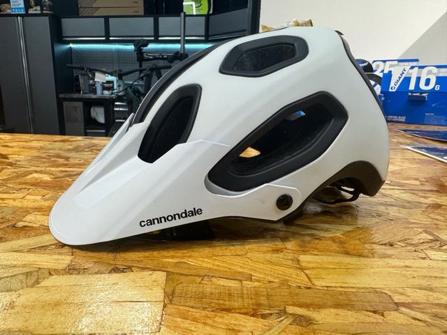 Casco Oakley Intent Mips