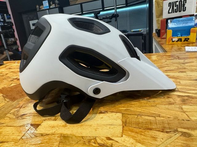 Casco Oakley Intent Mips