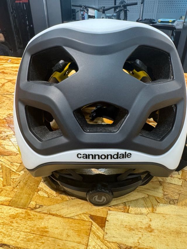 Casco Oakley Intent Mips