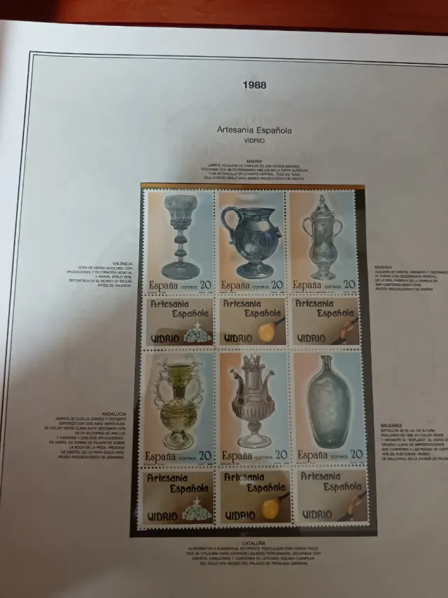 Álbum de Sellos Rojo con Estuche sellos del 84-88