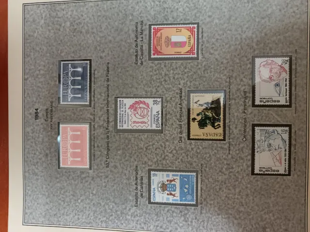 Álbum de Sellos Rojo con Estuche sellos del 84-88