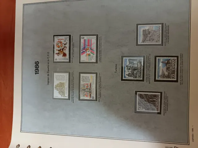 Álbum de Sellos Rojo con Estuche sellos del 84-88