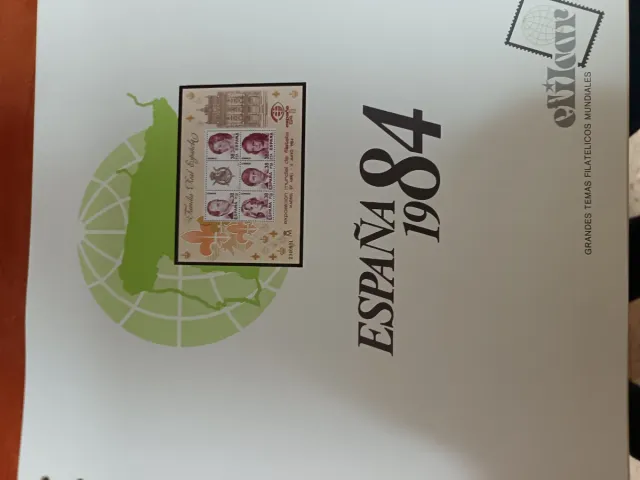 Álbum de Sellos Rojo con Estuche sellos del 84-88