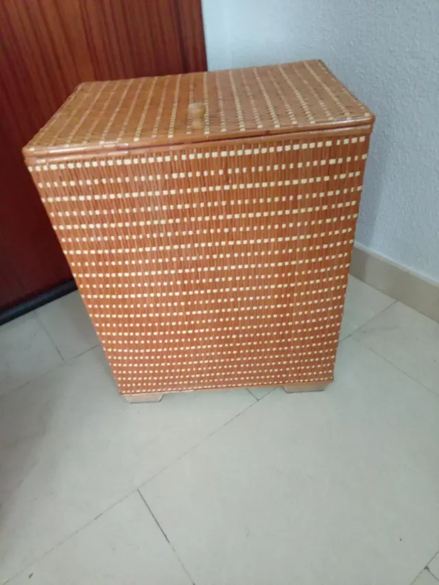Cesto para ropa de mimbre
