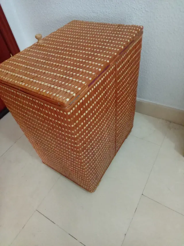 Cesto para ropa de mimbre
